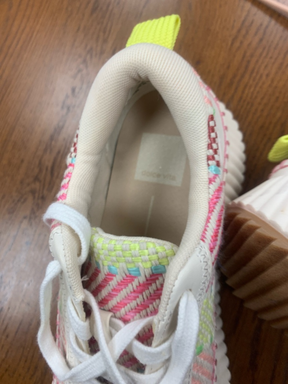 Tennis shoes - Picture 4 of 4